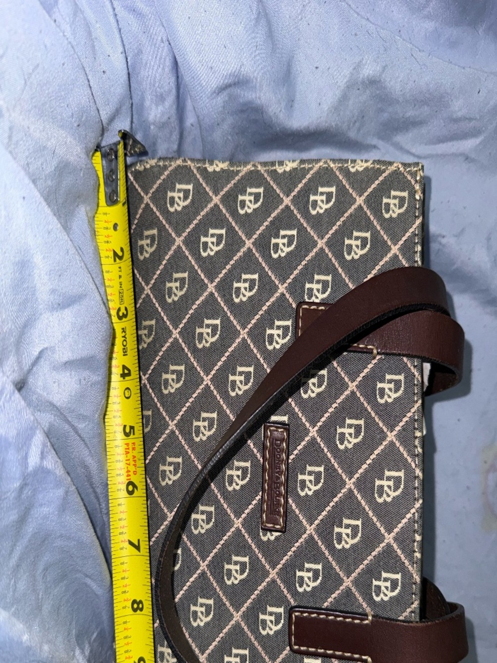 Dooney & Bourke Signature Bag with matching coin purse - Picture 2 of 8
